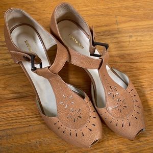 All Black Cutout Kid Pump